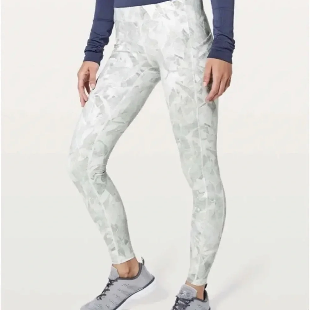 Lululemon Speed Up Tight Leggings - Sz 4 - Picture 8 of 9